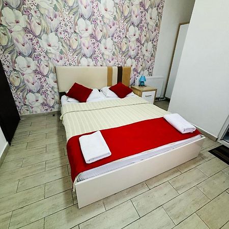 Nikas Guest House Batumi Exterior photo