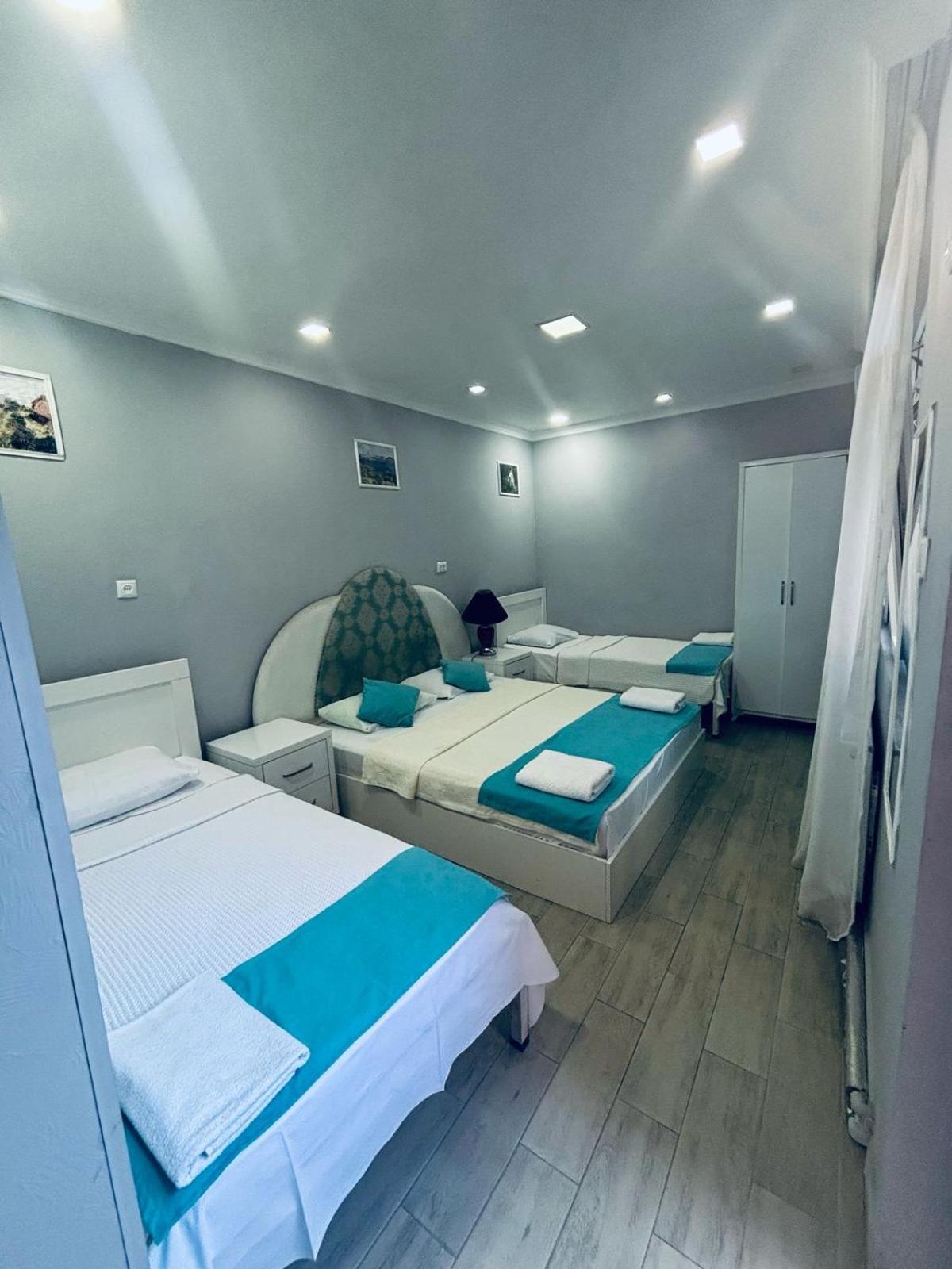 Nikas Guest House Batumi Exterior photo