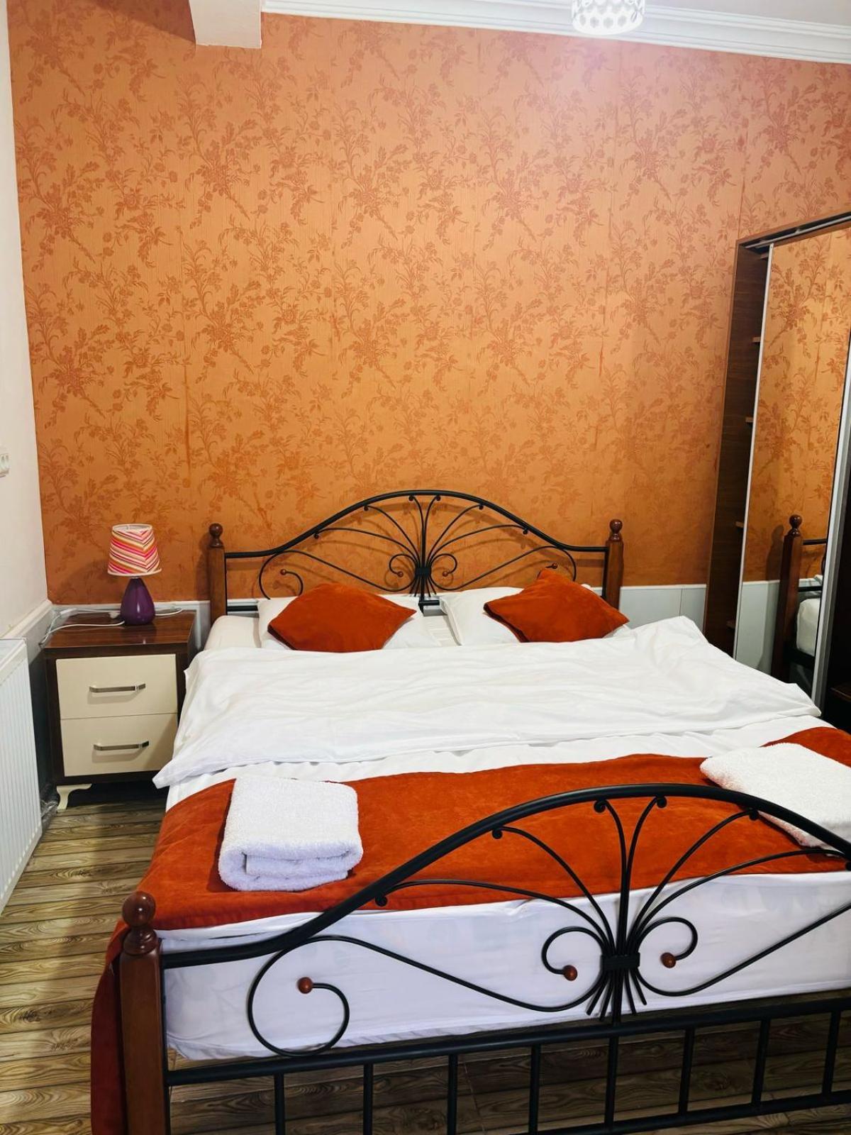Nikas Guest House Batumi Exterior photo