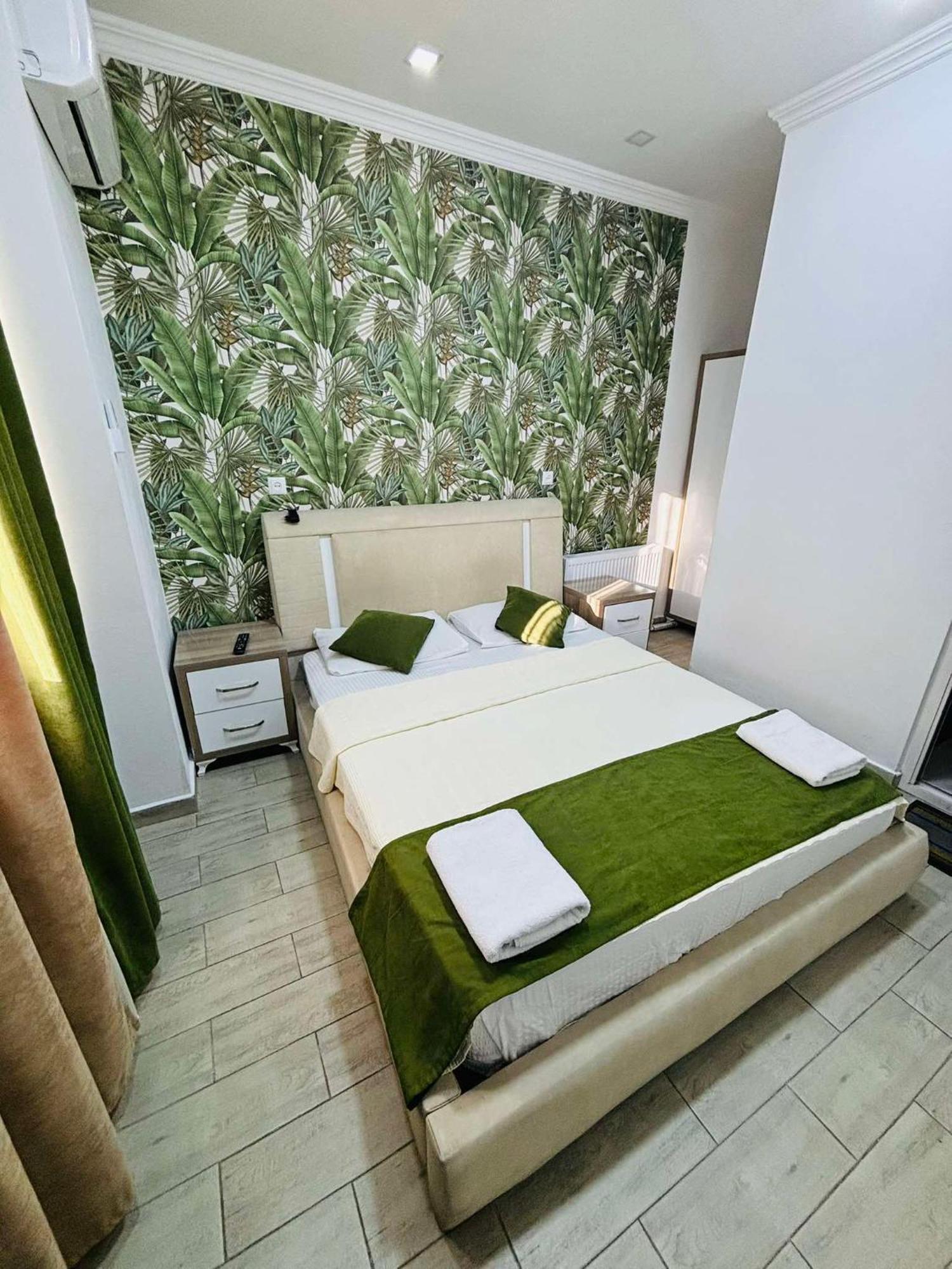 Nikas Guest House Batumi Exterior photo