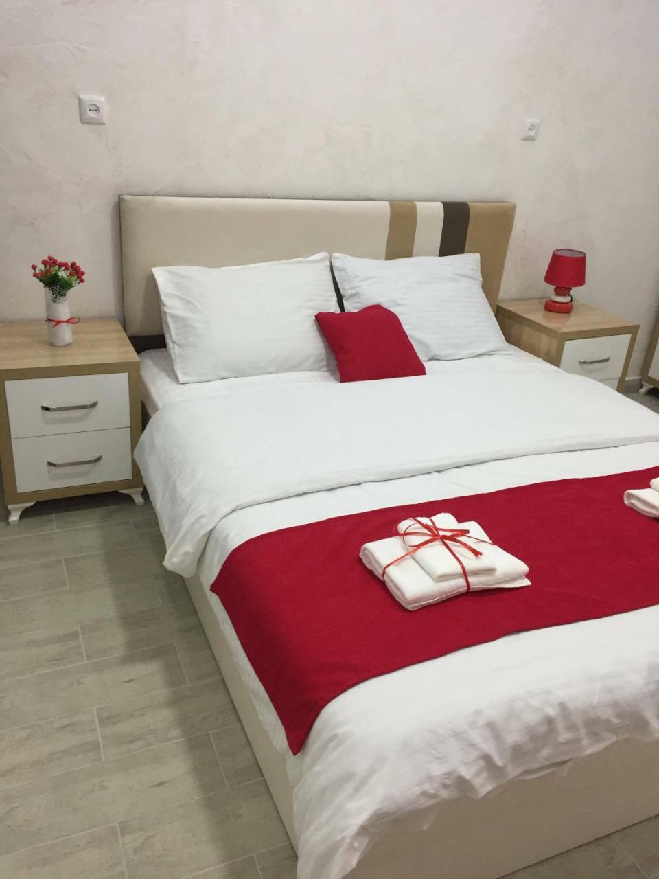 Nikas Guest House Batumi Exterior photo