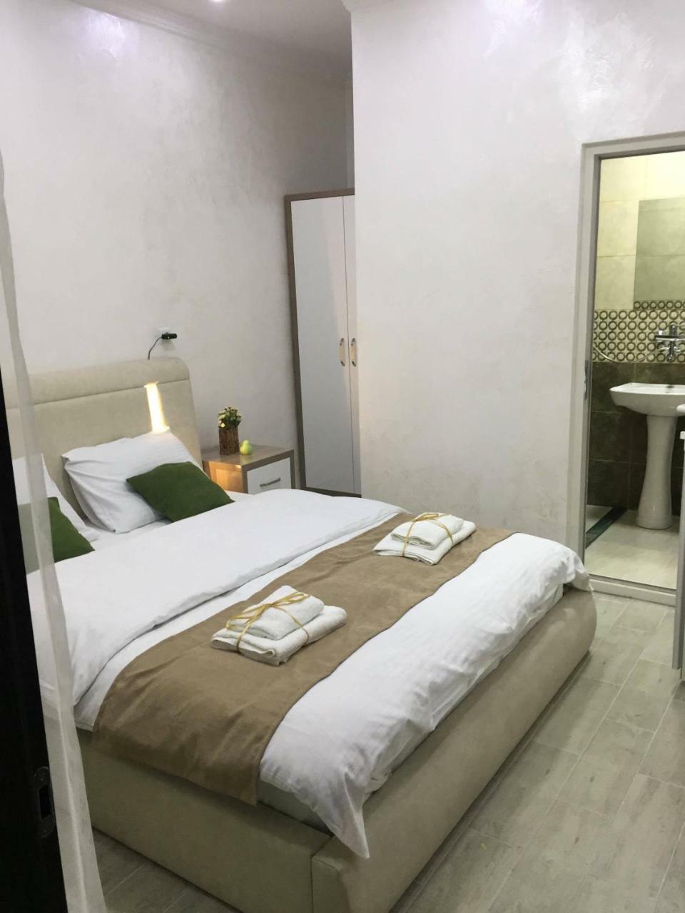 Nikas Guest House Batumi Exterior photo