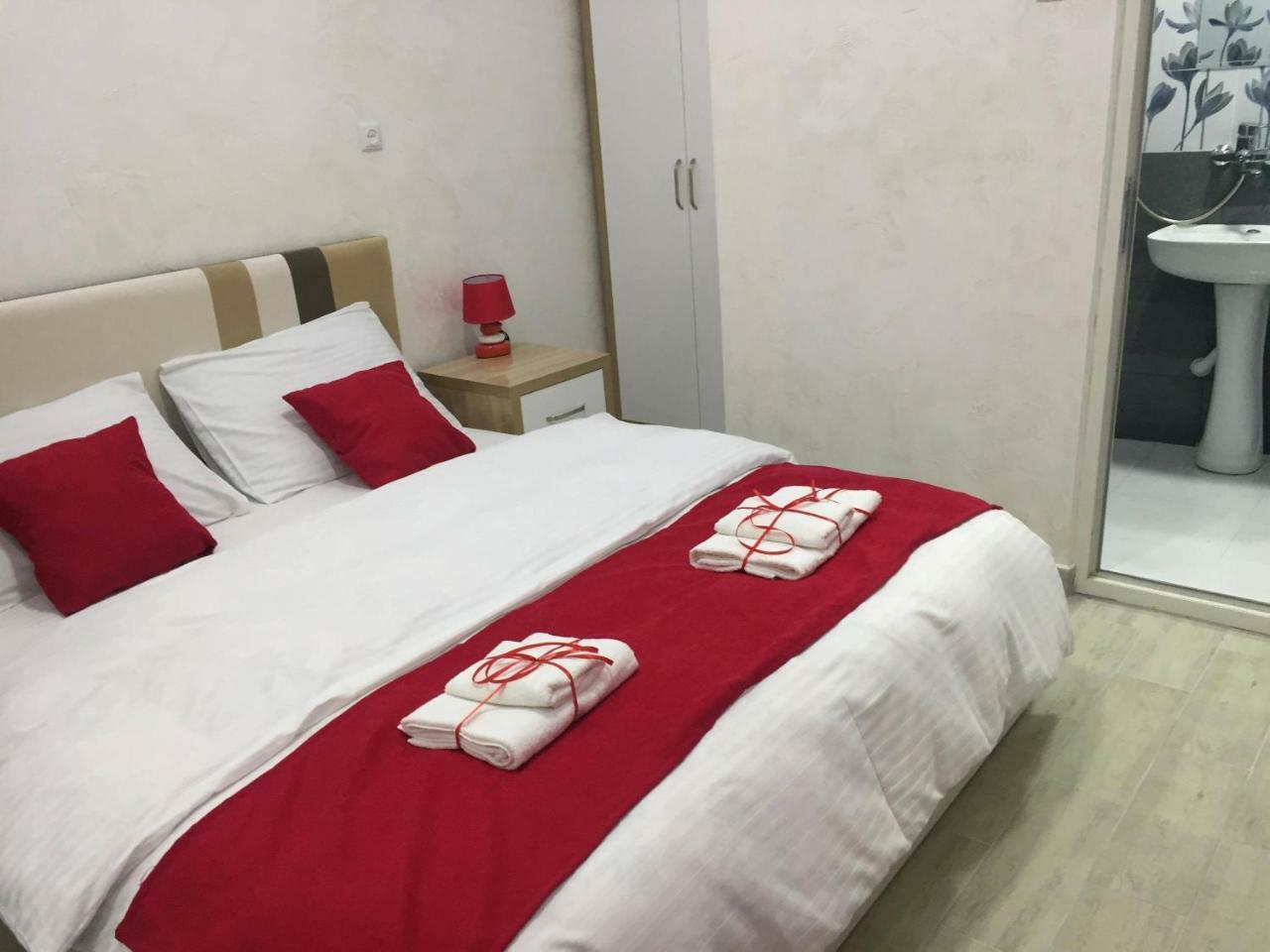 Nikas Guest House Batumi Exterior photo