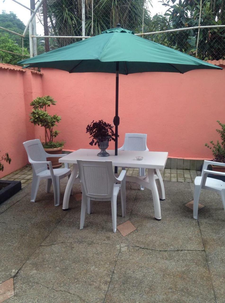 Nikas Guest House Batumi Exterior photo