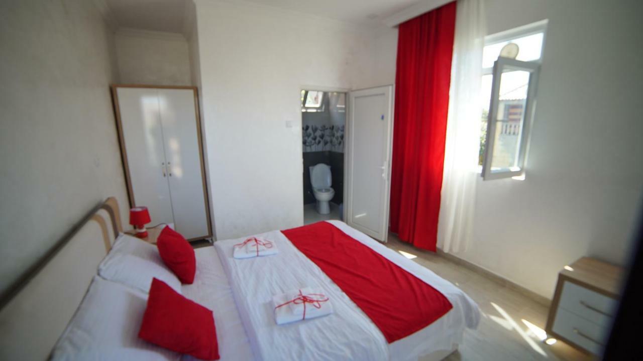 Nikas Guest House Batumi Exterior photo